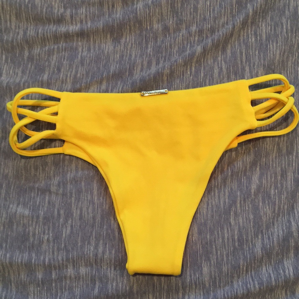 Yellow San Lorenzo Bikini Bottoms Size Small